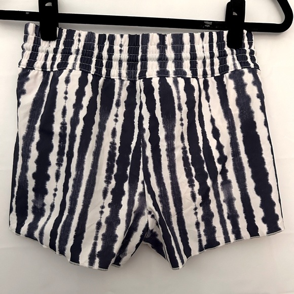 ATHLETA Wave Break Smocked Short- Blue/ White Size X-Small - Picture 3 of 7